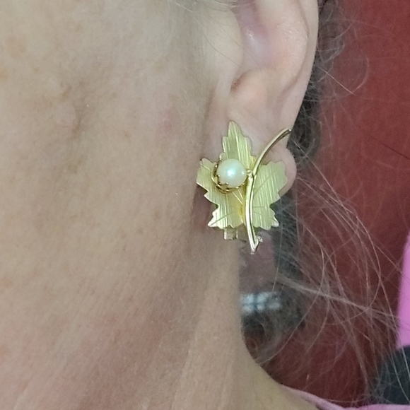 Vintage gold and pearl earrings and pin - Picture 3 of 4